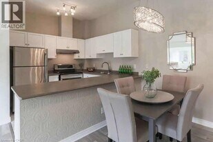 4140 Foxwood Dr in Burlington, ON - Building Photo