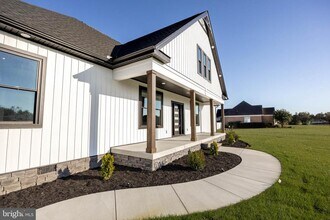 5692 King Stuart Dr in Salisbury, MD - Building Photo - Building Photo