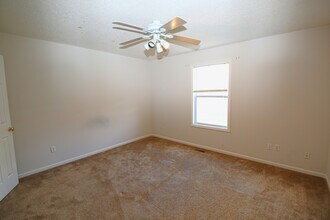 407 SW Hoke Ln in Lee's Summit, MO - Building Photo - Building Photo
