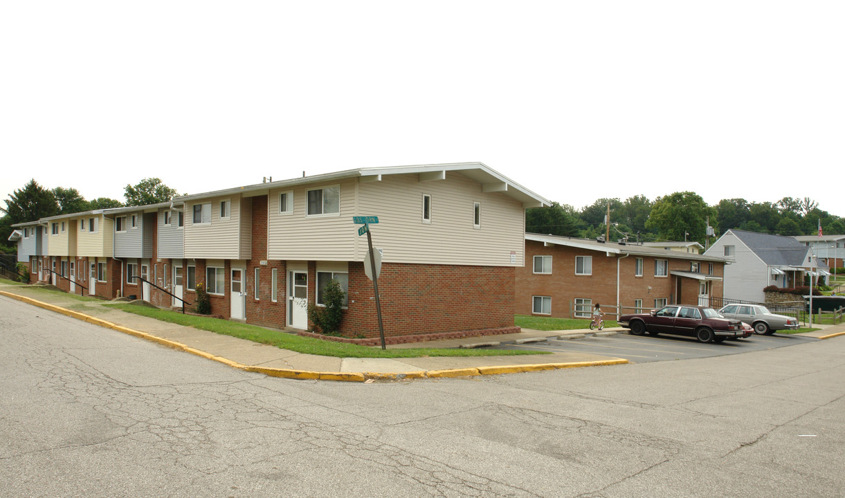 Parkland Terrace in Charleston, WV - Building Photo