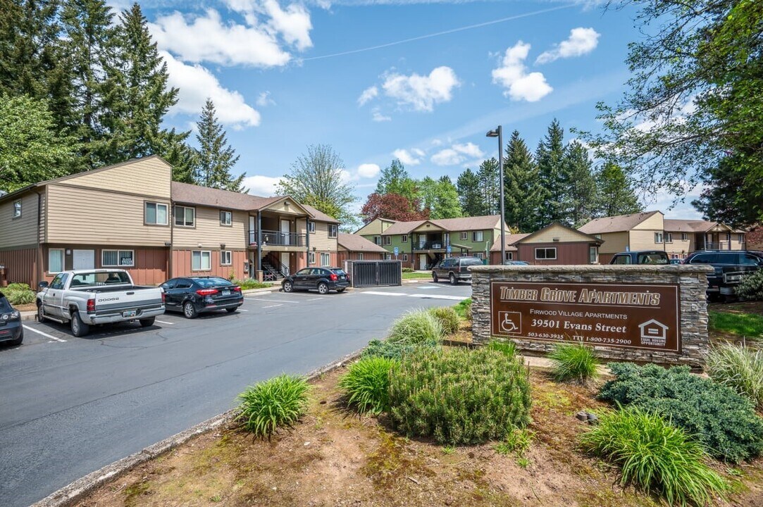 39501 Evans St in Sandy, OR - Foto de edificio