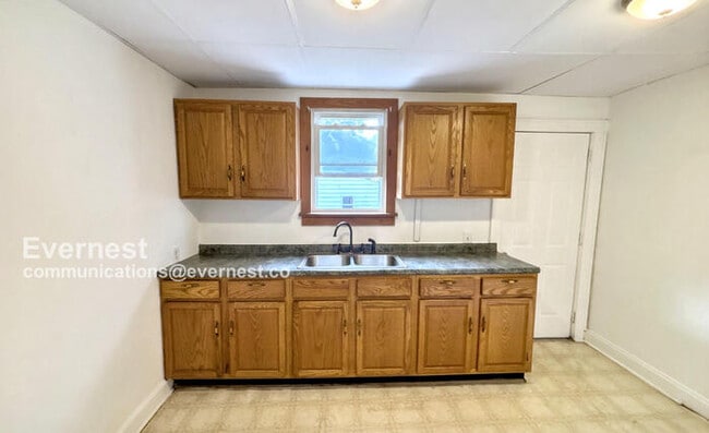 661 S Burgess Ave in Columbus, OH - Foto de edificio - Building Photo