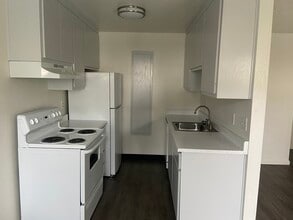 Silk Oak Apartments in Modesto, CA - Building Photo - Building Photo