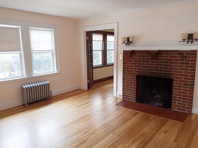 1667 Centre St in Newton, MA - Building Photo - Building Photo