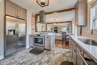 1096 Willow Branch Ave in Jacksonville, FL - Building Photo - Building Photo