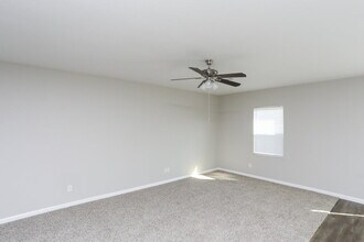 7015 London Fog Dr in Dallas, TX - Building Photo - Building Photo