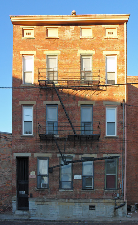 1827 Campbell St in Cincinnati, OH - Building Photo