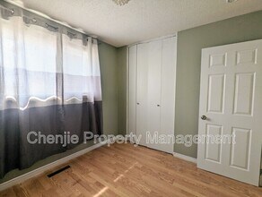 6519-6136 136 Ave NW in Edmonton, AB - Building Photo - Building Photo