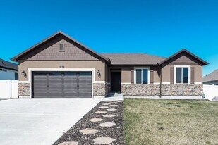 1831 370 E in Tooele, UT - Building Photo