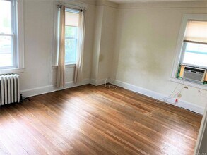 730 Florence St, Unit 1E in Baldwin, NY - Building Photo - Building Photo
