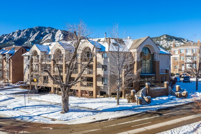 1085 Broadway in Boulder, CO - Foto de edificio - Primary Photo