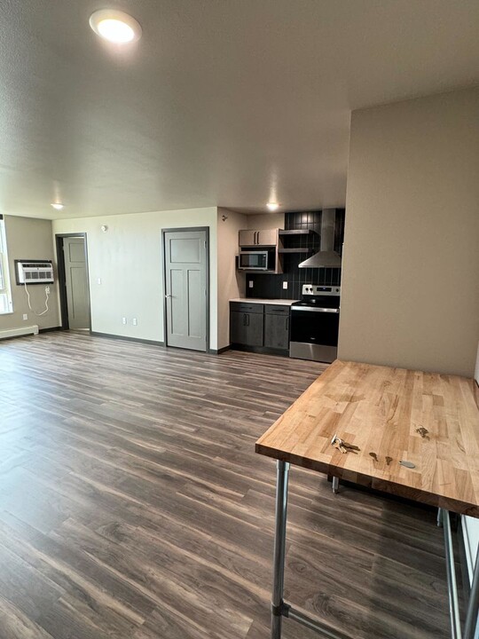 226 E Greenfield Ln-Unit -Unit A-305 in Bismarck, ND - Building Photo