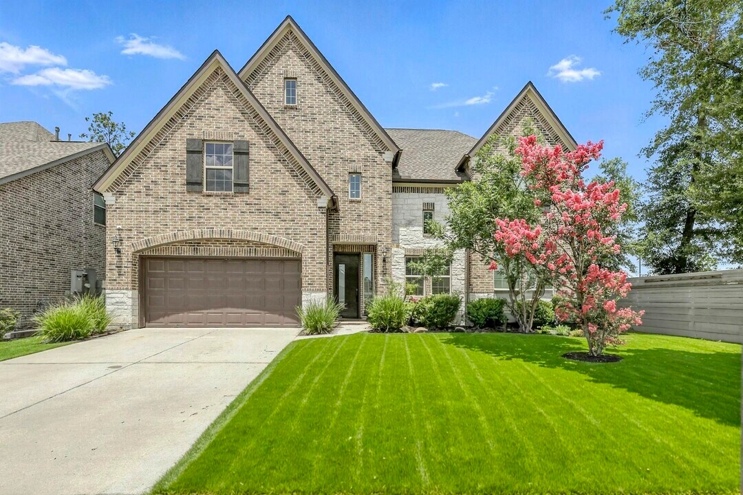 17497 Chestnut Cove Dr in Conroe, TX - Building Photo