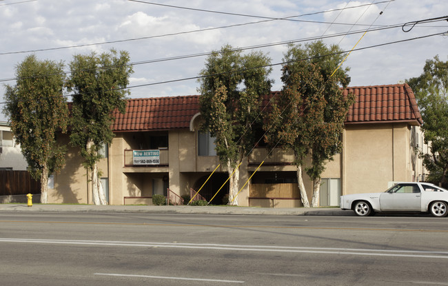 141 W Lambert Rd in La Habra, CA - Foto de edificio - Building Photo