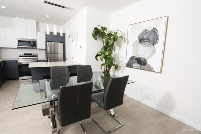 901 E Yuma Ave-Unit -1807 in McAllen, TX - Foto de edificio - Building Photo