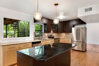 1708 Fawn Dr in Austin, TX - Building Photo - Building Photo