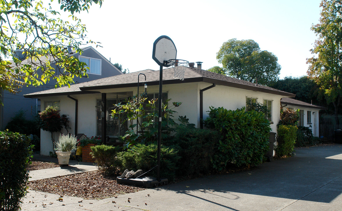 917 Stewart St in Santa Rosa, CA - Building Photo