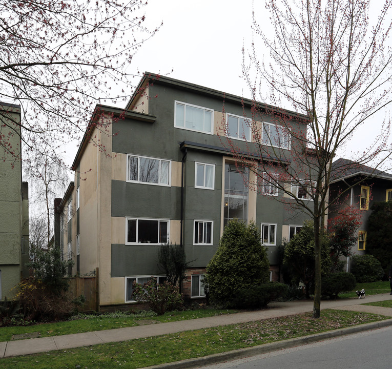 1068 Burnaby St in Vancouver, BC - Building Photo