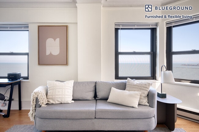 1400 N Lake Shore Dr in Chicago, IL - Building Photo - Building Photo