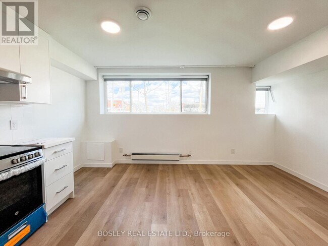 2880-2880 Keele St in Toronto, ON - Building Photo - Building Photo