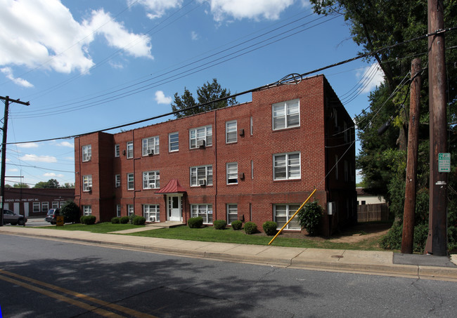 20 E Diamond Ave in Gaithersburg, MD - Foto de edificio - Building Photo