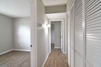 552 Blossom Rd in Louisville, KY - Building Photo - Building Photo