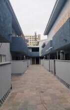 11007 Hartsook St in Los Angeles, CA - Building Photo - Building Photo