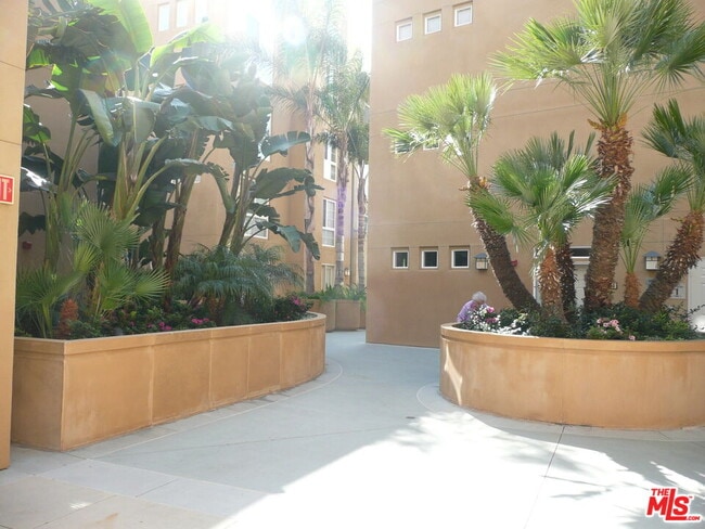 5831 Seawalk Dr in Playa Vista, CA - Building Photo - Building Photo