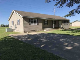 44 County Rd 332 in Charleston, MO - Building Photo