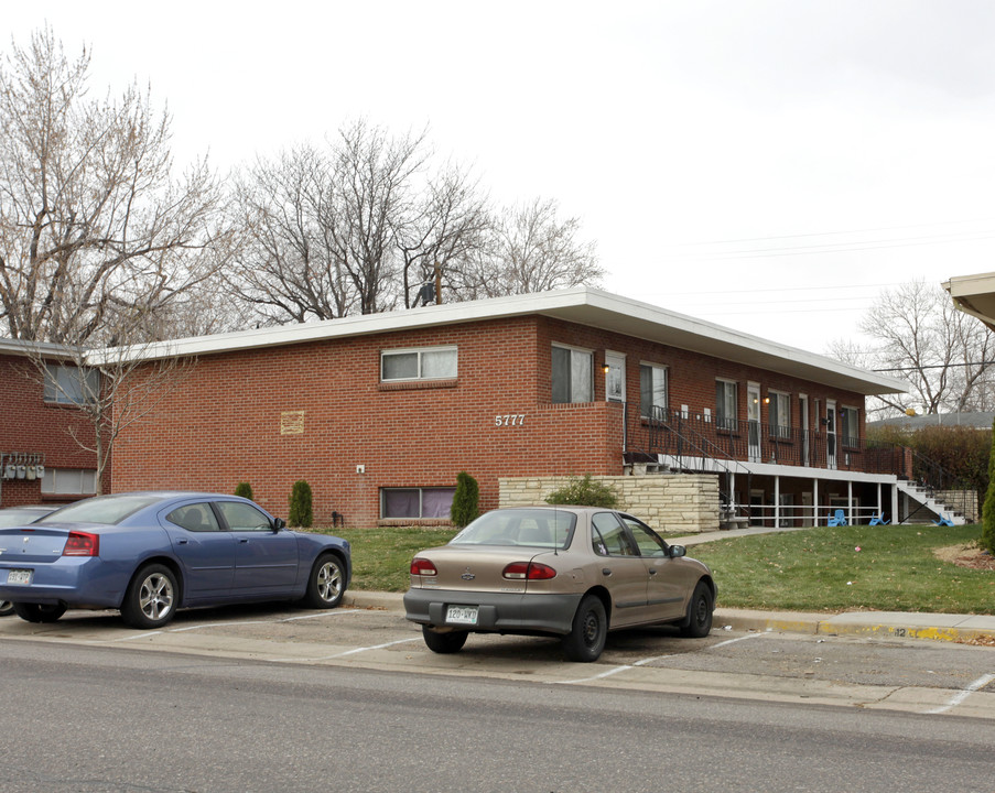 5777 S Bannock St in Littleton, CO - Building Photo