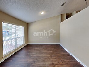 2106 Alfa Romeo Dr in Jacksonville, FL - Building Photo - Building Photo
