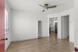 727 Olive Ave in Long Beach, CA - Building Photo