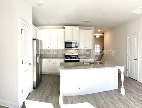3452 Sumersbe court in Atlanta, GA - Building Photo - Building Photo