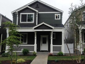 7537 Columbia Way NE in Lacey, WA - Building Photo