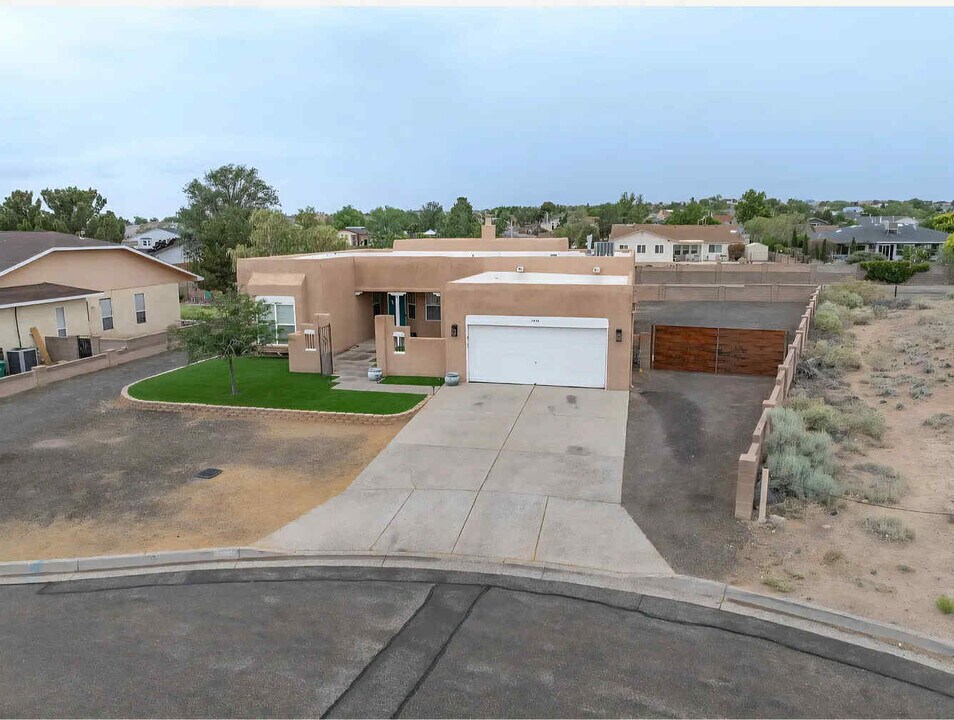 2436 Manzano Loop NE in Rio Rancho, NM - Building Photo
