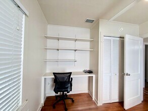 2036 NW 31st Ave in Gainesville, FL - Building Photo - Building Photo