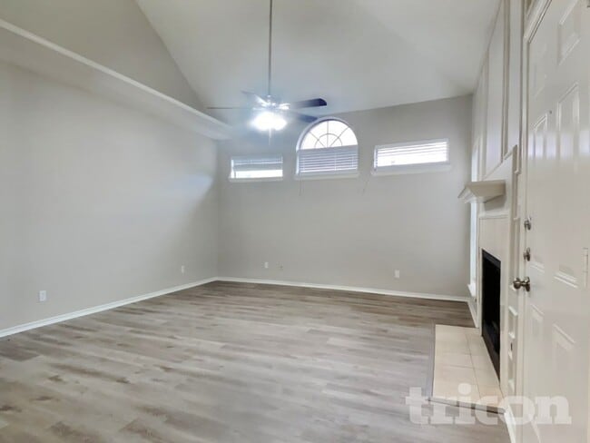 1205 Laurel Ln in Grapevine, TX - Building Photo - Building Photo
