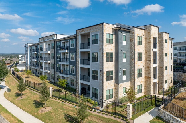 The Sophie in New Braunfels, TX - Foto de edificio - Building Photo