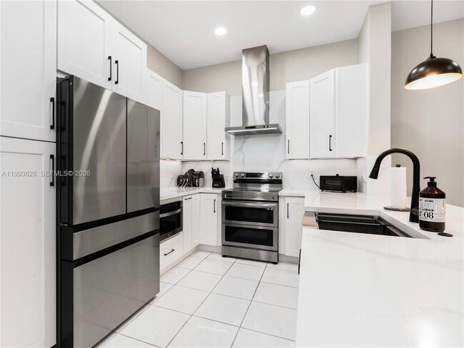 835 NE 17th Way in Fort Lauderdale, FL - Building Photo - Building Photo