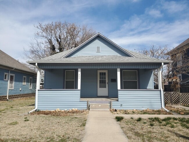 property at 204 E 11th Ave