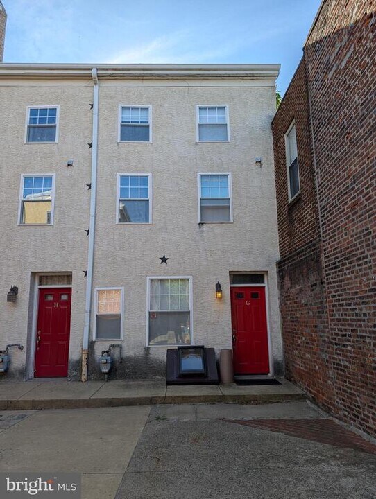 1027-31 N 4th St in Philadelphia, PA - Building Photo