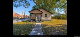 2501 S Maple St in Little Rock, AR - Building Photo