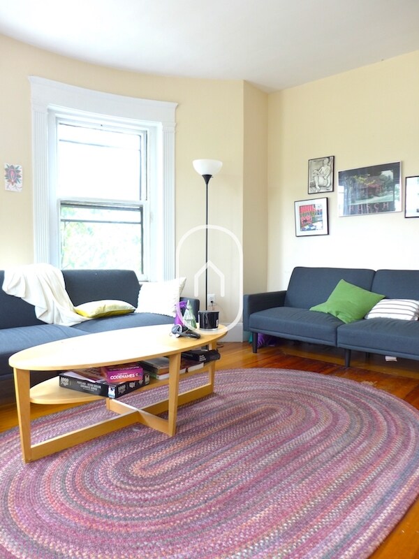 15 Alton Pl, Unit a in Brookline, MA - Foto de edificio - Building Photo