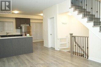 250-250 Finch Ave in Pickering, ON - Building Photo - Building Photo