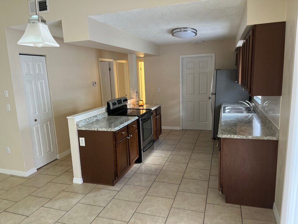 1139 E Spruce St in Tarpon Springs, FL - Building Photo