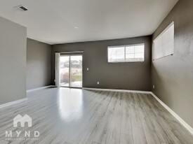 9757 Dexter Ln in Denver, CO - Building Photo - Building Photo