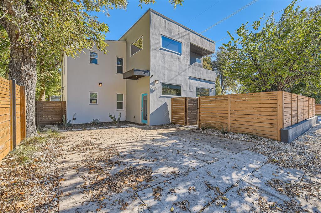 1600 Holly St in Austin, TX - Building Photo