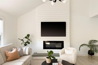 121 Ponquogue Ave in Hampton Bays, NY - Building Photo - Building Photo