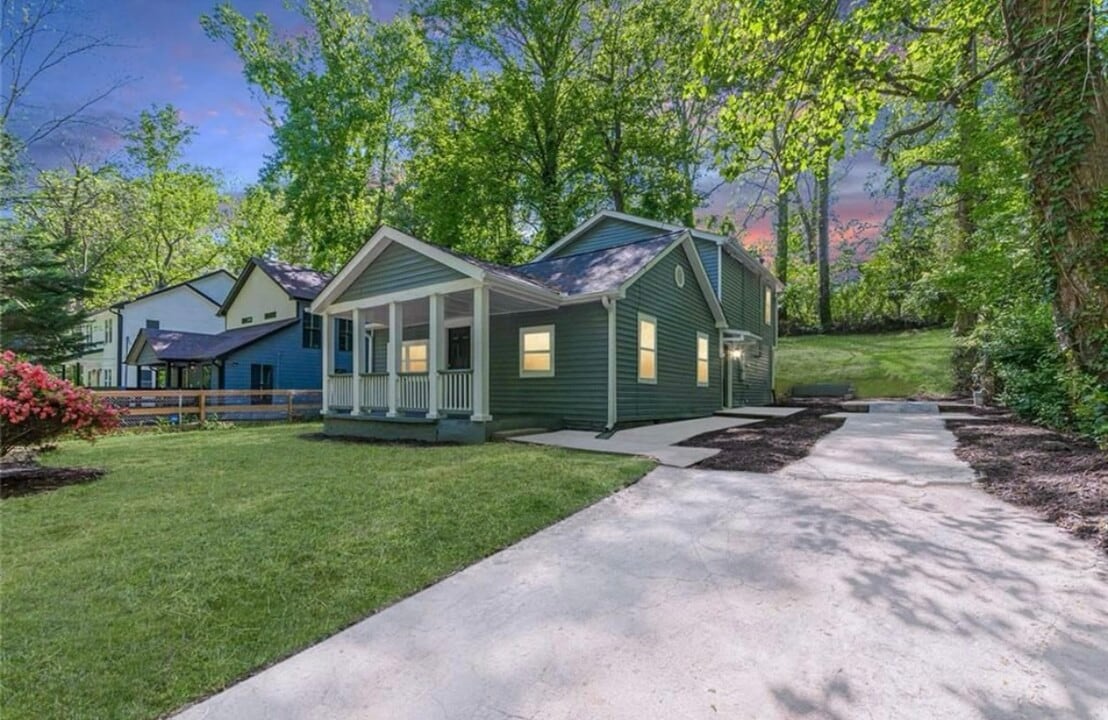 214 Adeline Ave NW in Atlanta, GA - Foto de edificio