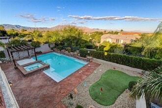 7428 Royal Crystal St in Las Vegas, NV - Building Photo - Building Photo